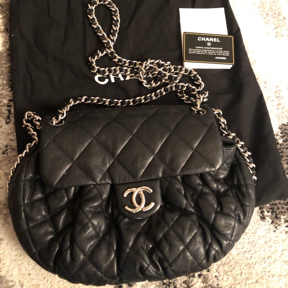 Chanel chain around medium size messenger bag